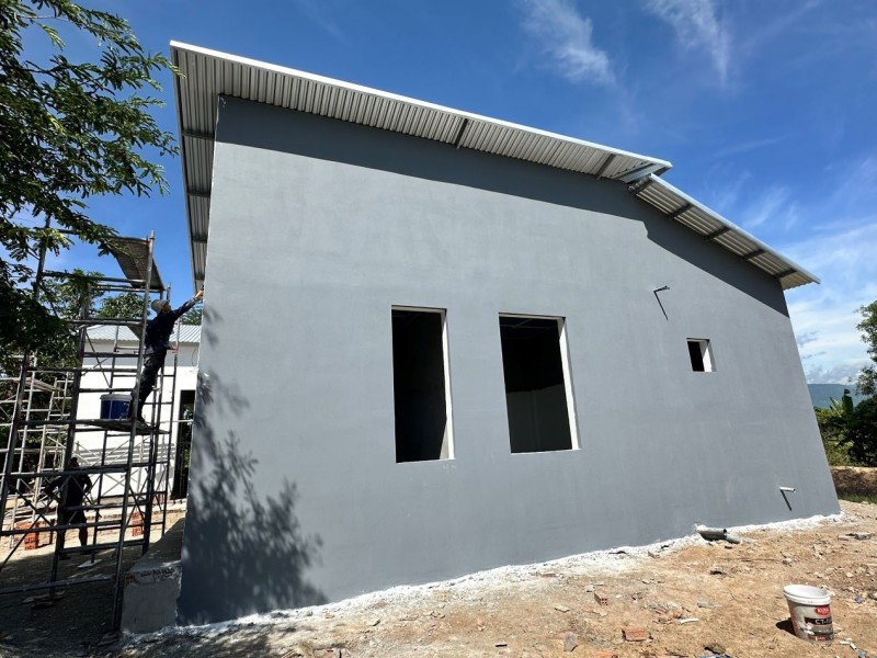 Giá sơn chống thấm có đắt hơn sơn thường nhiều không