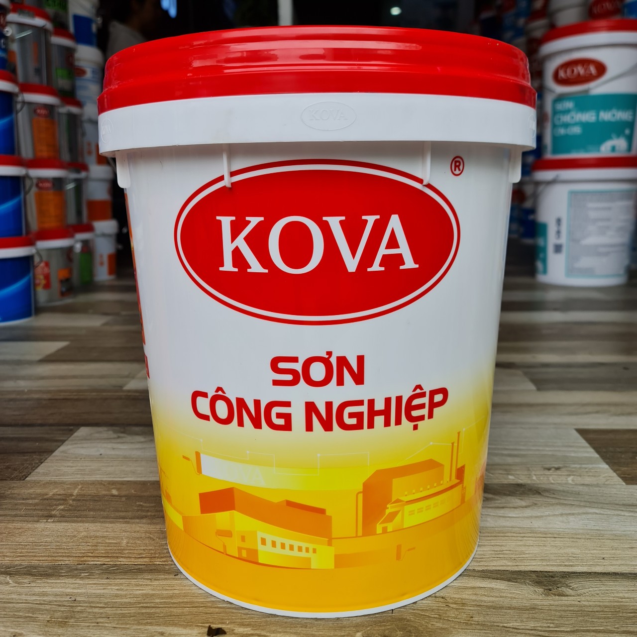 gia son ke vach phan quang giao thong kova